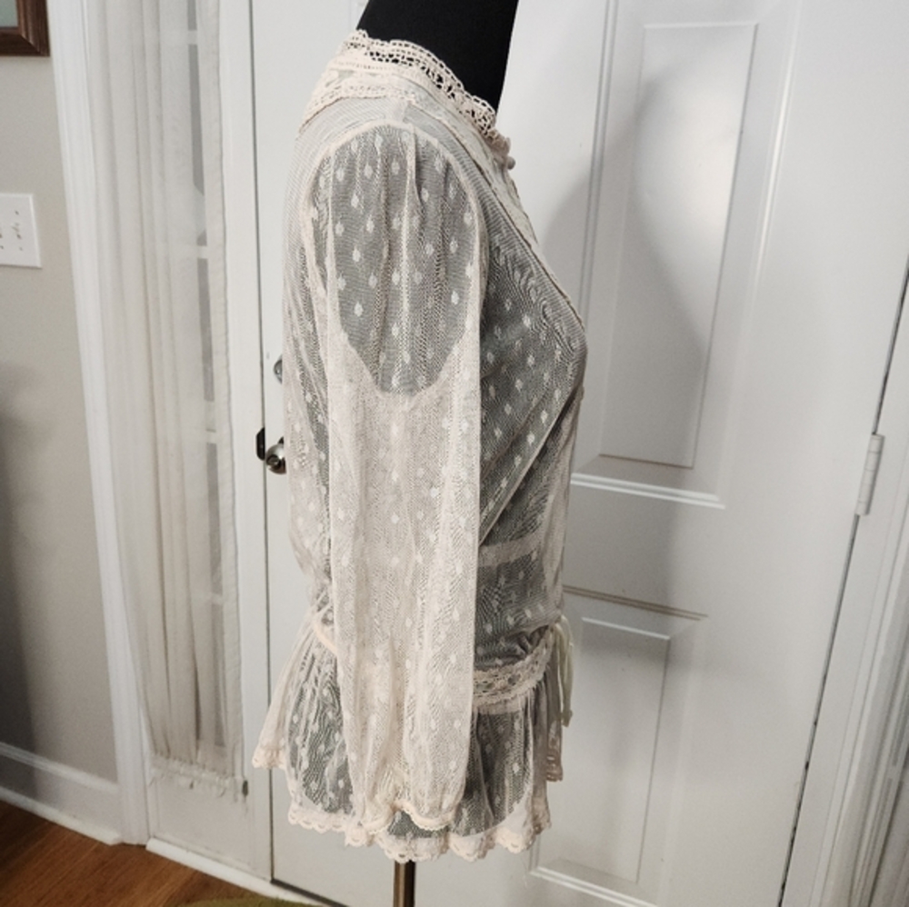Flying Tomato Ivory Long Sleeve Lace Top Size Medium - Picture 9 of 10